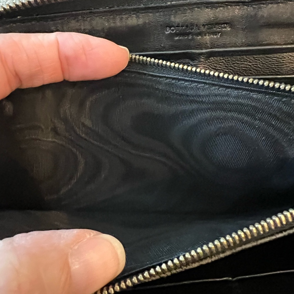 Bottega Veneta Leather Wallet - Picture 9 of 15